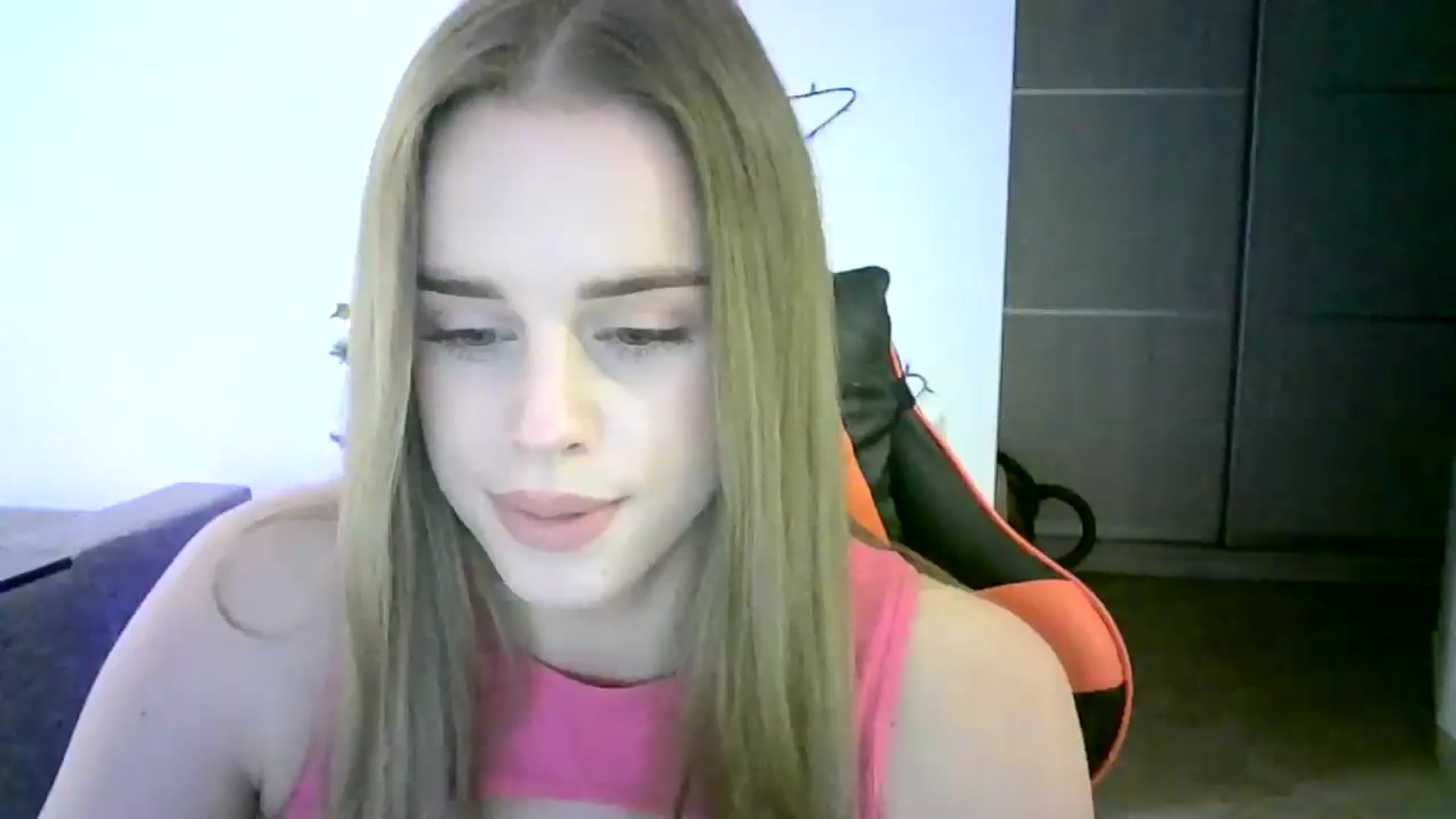 Gallery image thumbnail from JuliaWatson's myfreecams stream on, 12/17/2025, 15:18 image 15 of 20