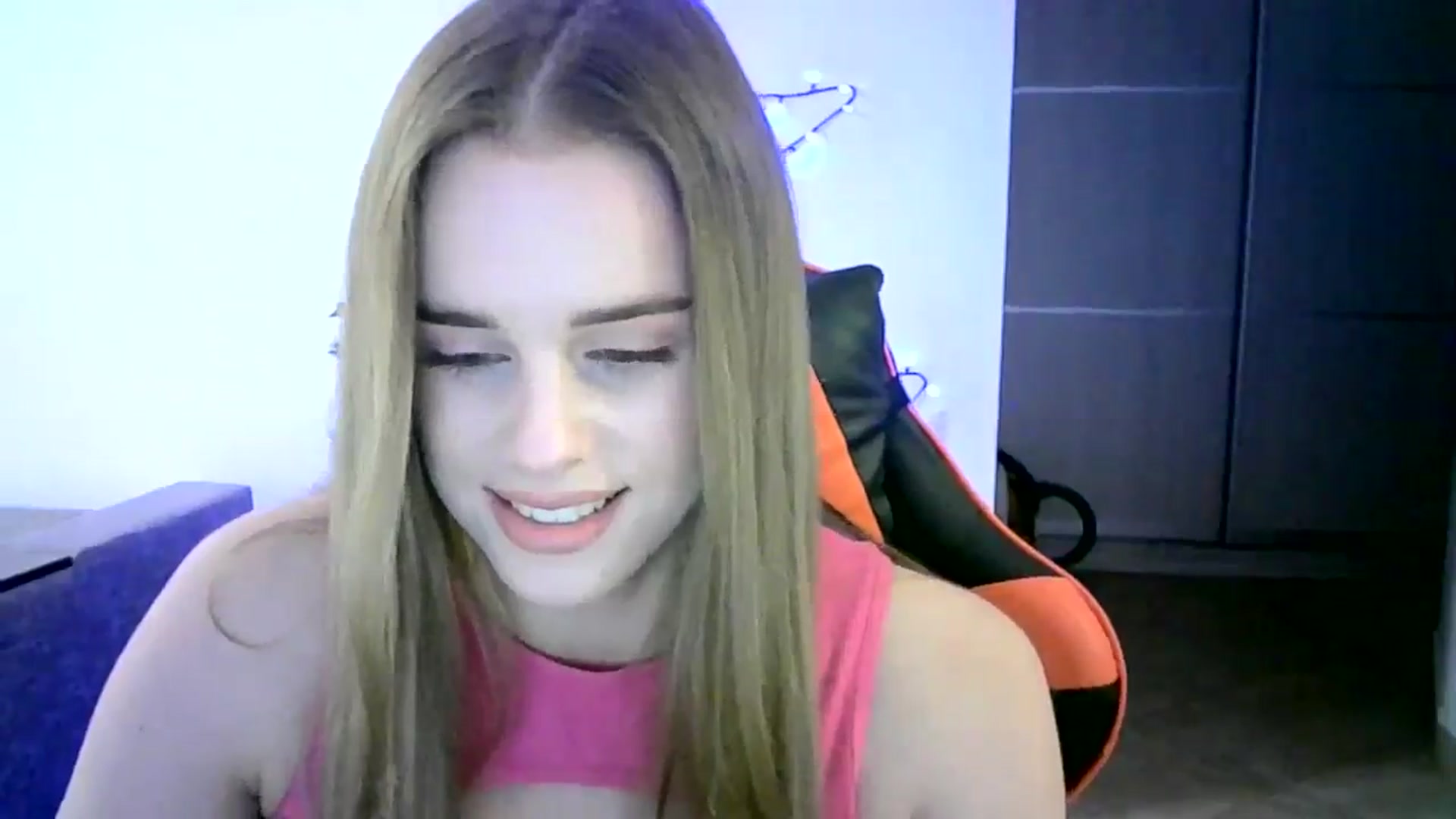 Gallery image thumbnail from JuliaWatson's myfreecams stream on, 12/17/2025, 15:18 image 16 of 20