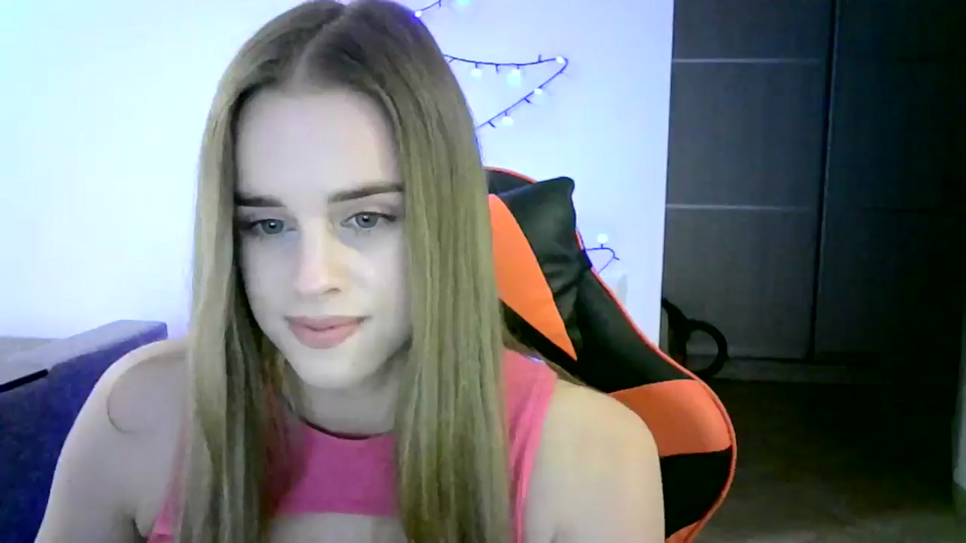 Gallery image thumbnail from JuliaWatson's myfreecams stream on, 12/17/2025, 15:18 image 17 of 20