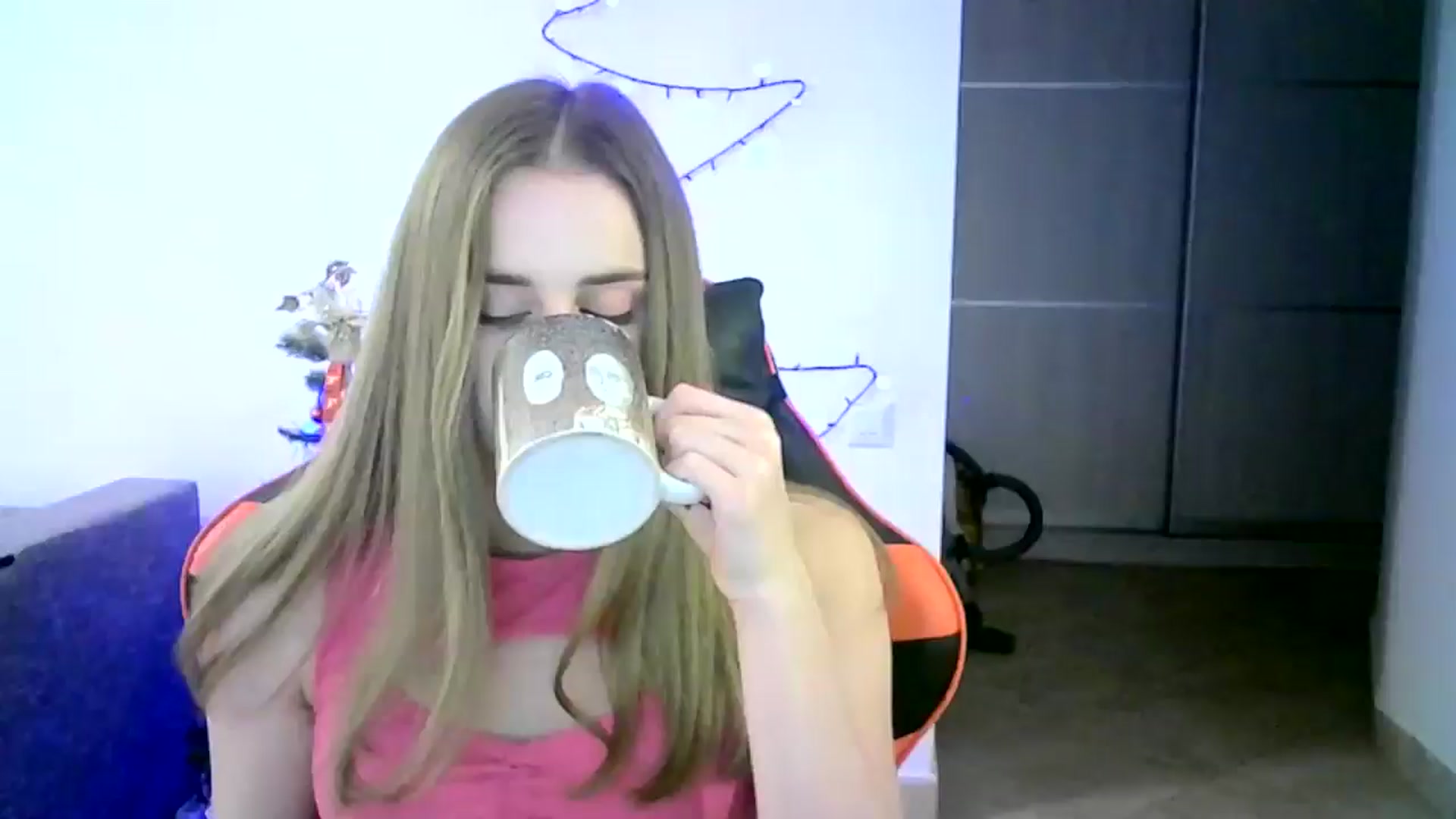 Gallery image thumbnail from JuliaWatson's myfreecams stream on, 12/17/2025, 15:18 image 1 of 20