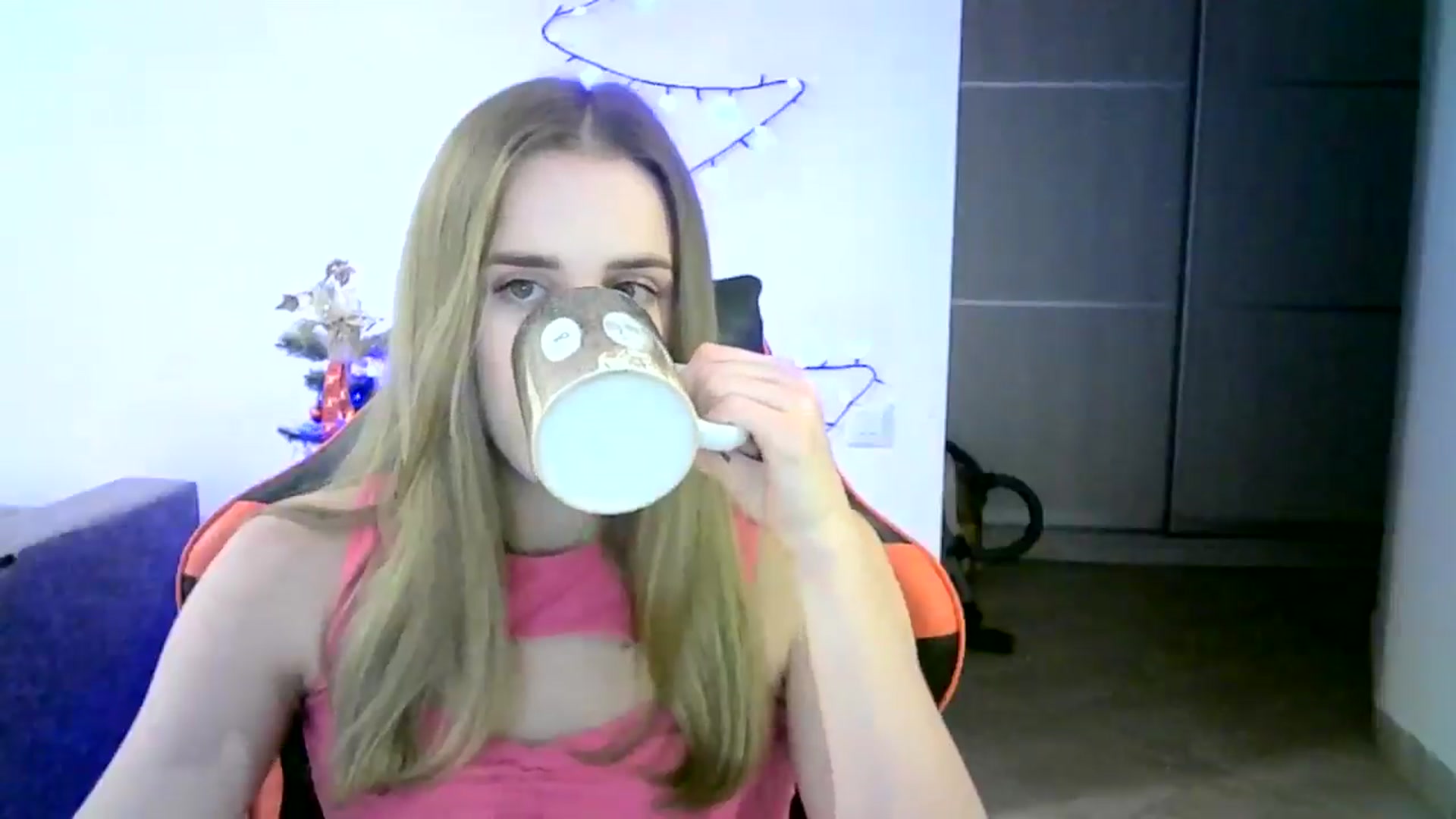 Gallery image thumbnail from JuliaWatson's myfreecams stream on, 12/17/2025, 15:18 image 5 of 20