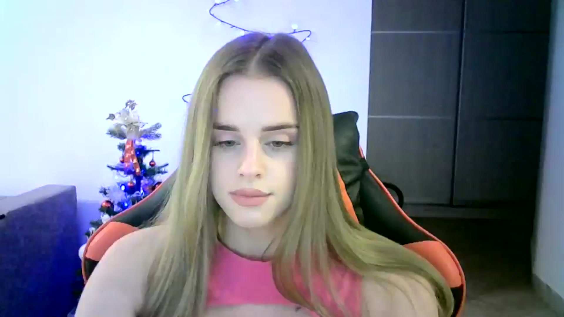 Gallery image thumbnail from JuliaWatson's myfreecams stream on, 12/17/2025, 15:18 image 8 of 20