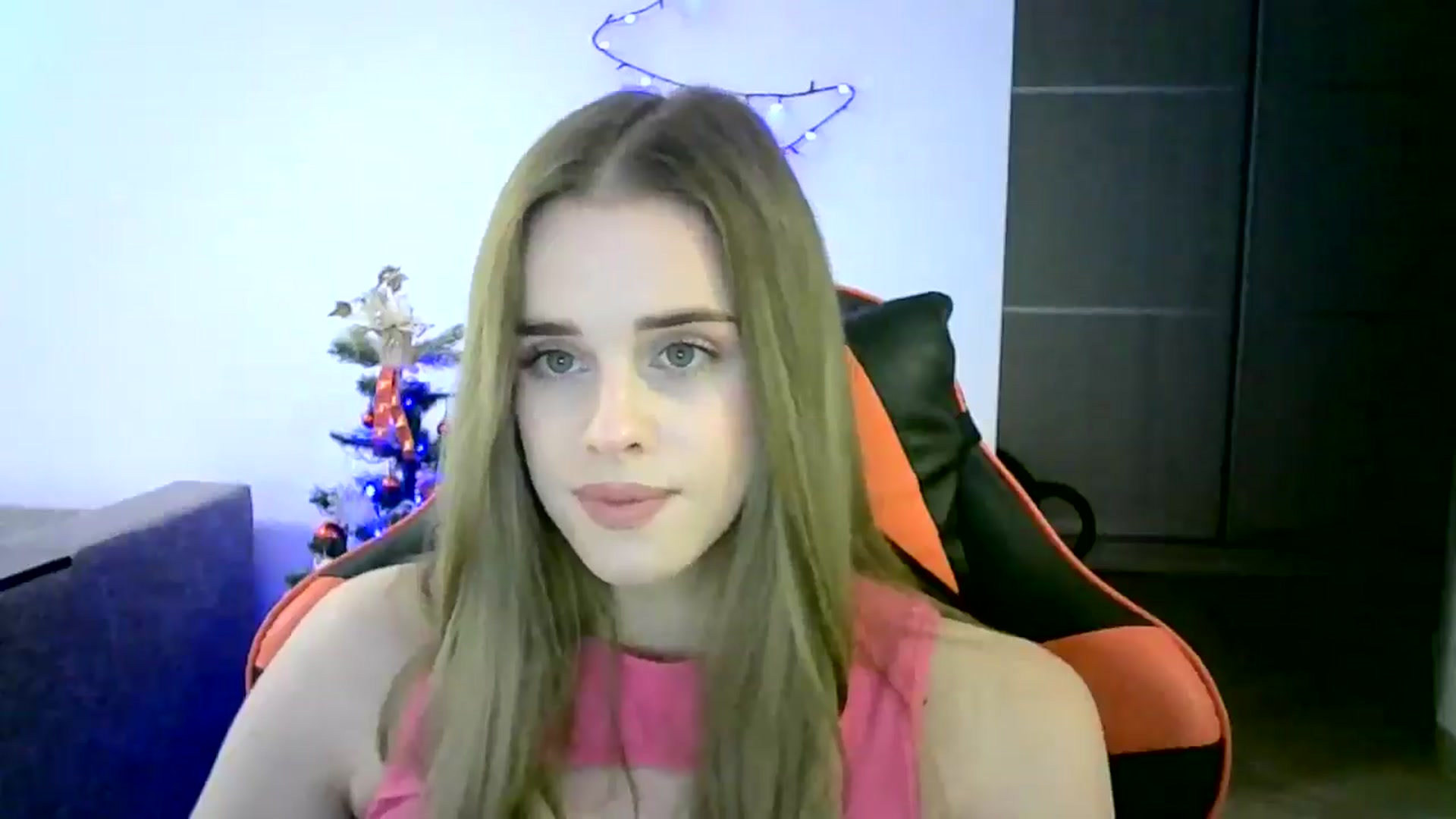 Gallery image thumbnail from JuliaWatson's myfreecams stream on, 12/17/2025, 15:18 image 11 of 20