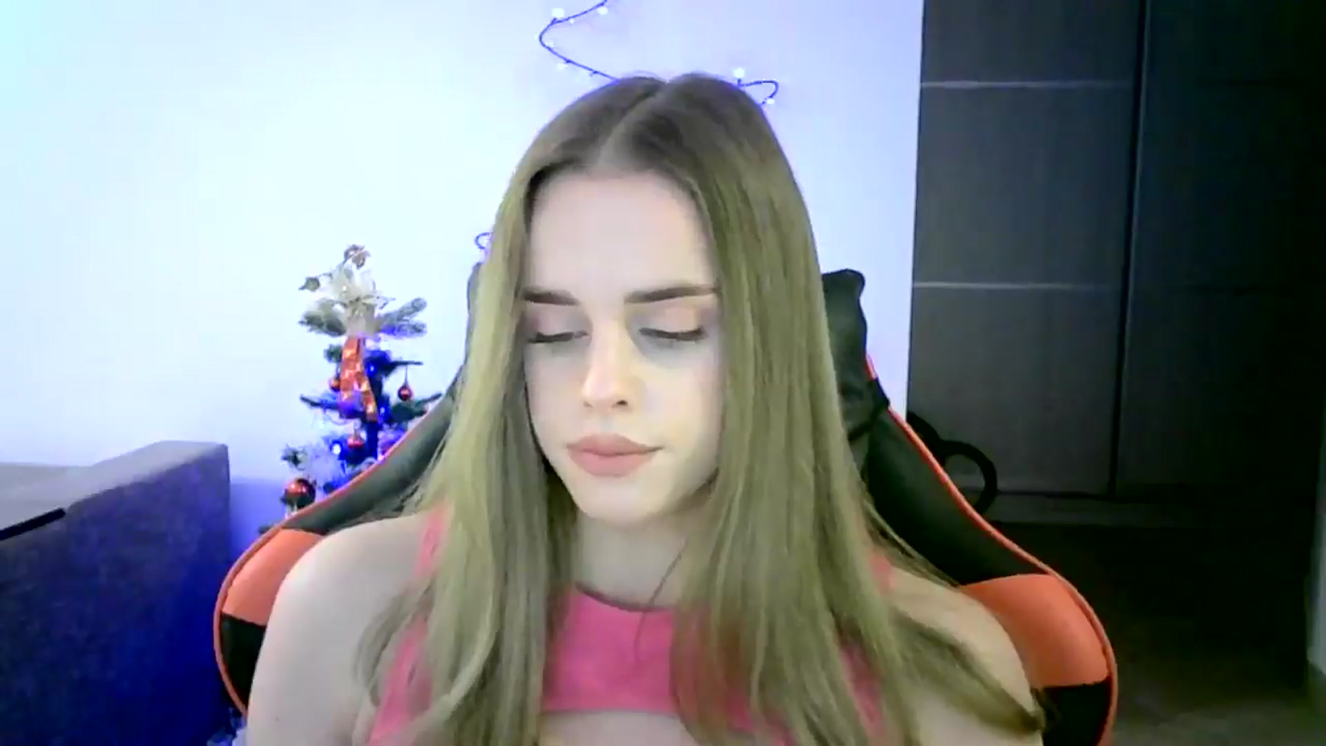 Gallery image thumbnail from JuliaWatson's myfreecams stream on, 12/17/2025, 15:18 image 10 of 20