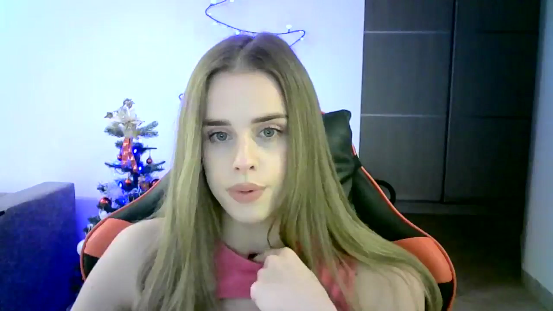 Gallery image thumbnail from JuliaWatson's myfreecams stream on, 12/17/2025, 15:18 image 7 of 20