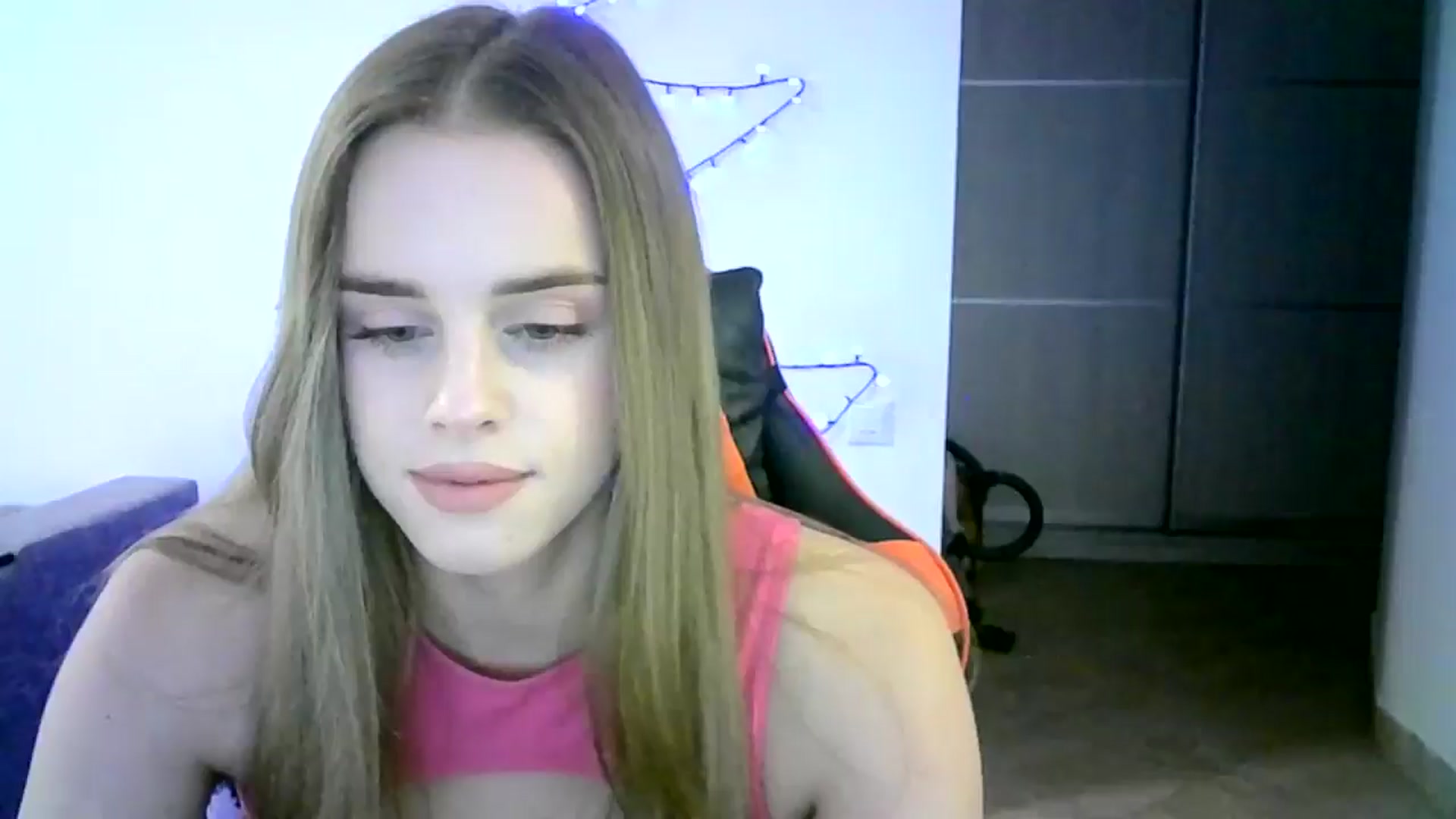 Gallery image thumbnail from JuliaWatson's myfreecams stream on, 12/17/2025, 15:18 image 4 of 20