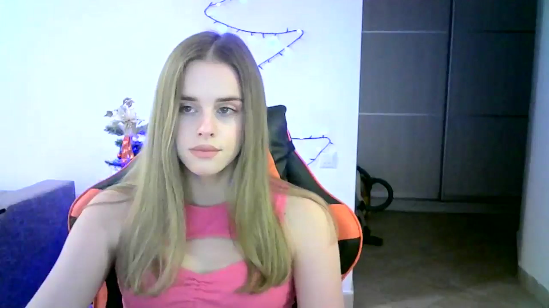 Gallery image thumbnail from JuliaWatson's myfreecams stream on, 12/17/2025, 15:18 image 2 of 20