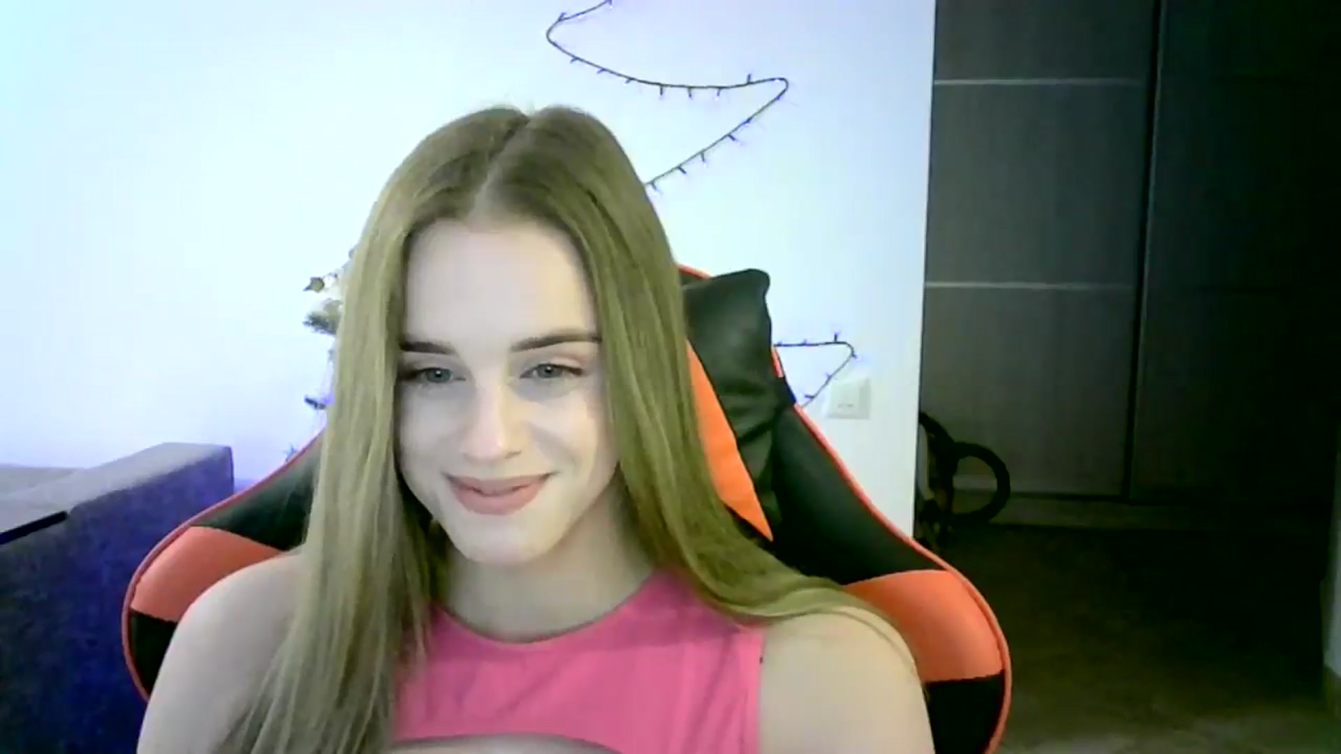 Gallery image thumbnail from JuliaWatson's myfreecams stream on, 12/17/2025, 15:56 image 15 of 20