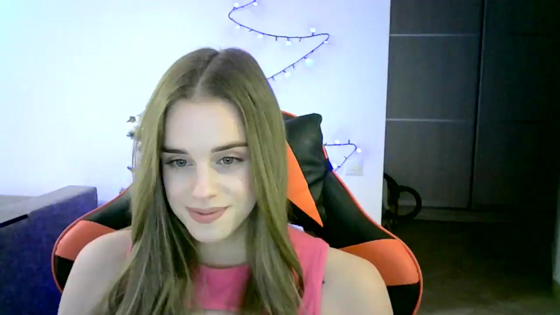 Gallery image thumbnail from JuliaWatson's myfreecams stream on, 12/17/2025, 15:56 image 17 of 20