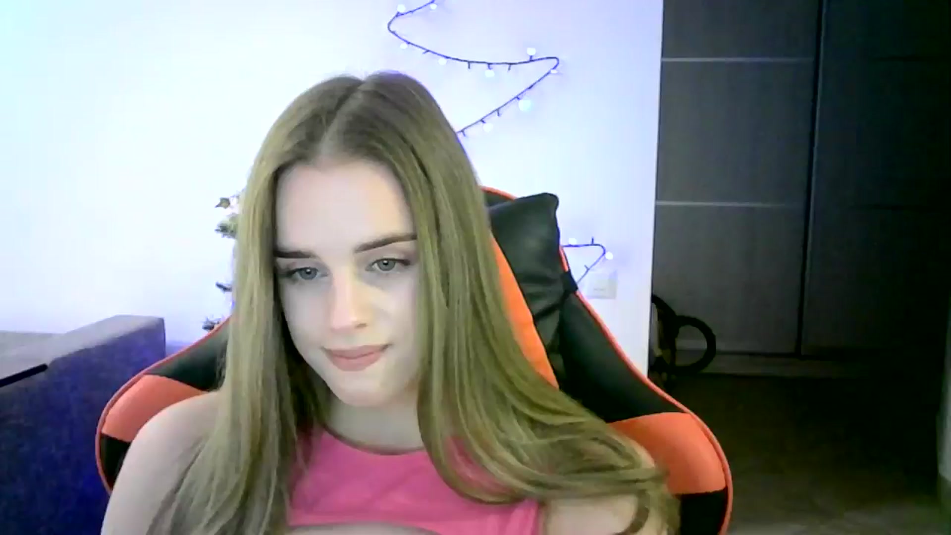 Gallery image thumbnail from JuliaWatson's myfreecams stream on, 12/17/2025, 15:56 image 6 of 20