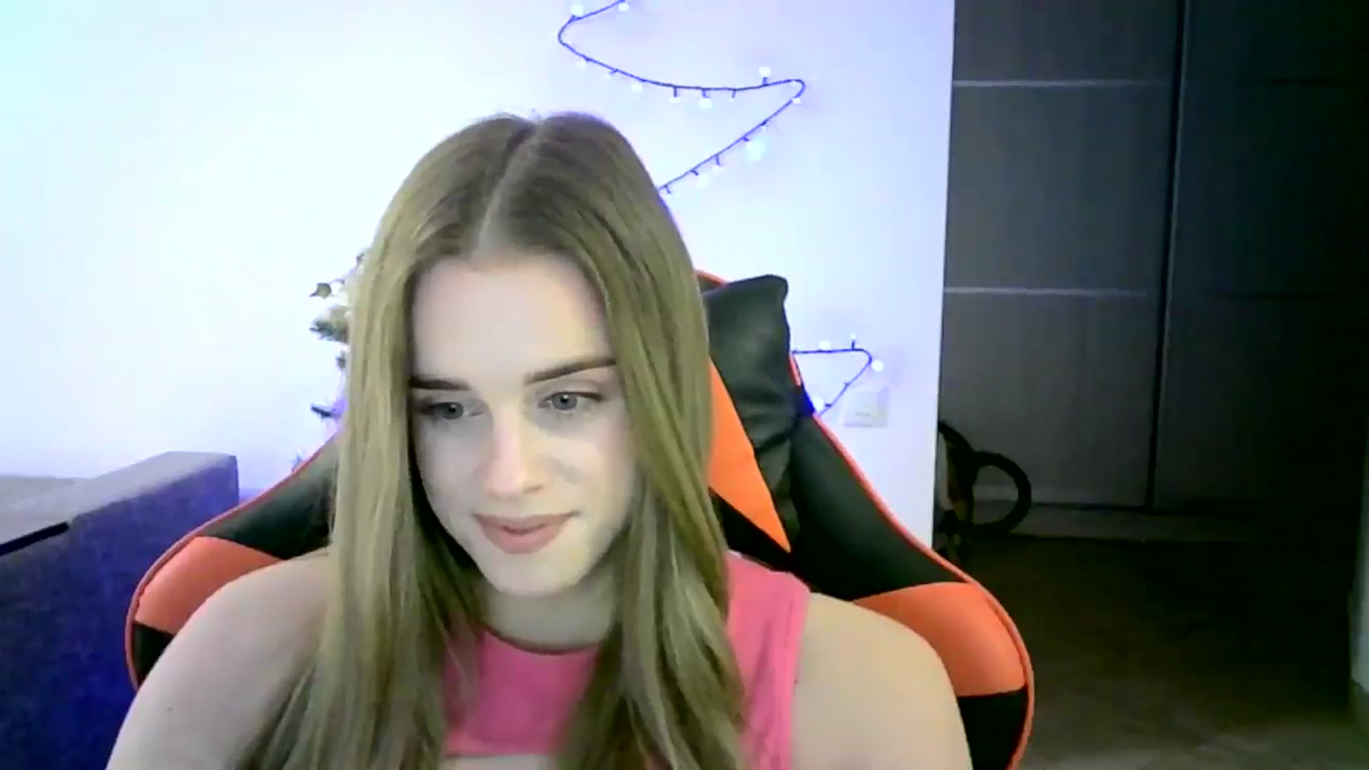 Gallery image thumbnail from JuliaWatson's myfreecams stream on, 12/17/2025, 15:56 image 16 of 20