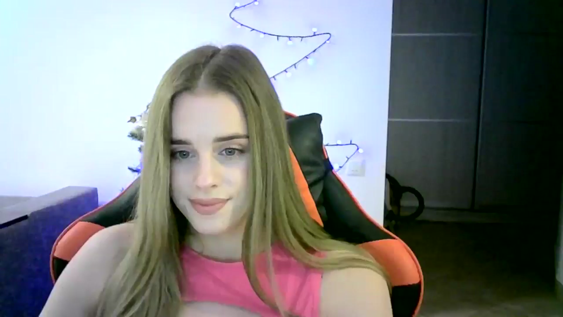 Gallery image thumbnail from JuliaWatson's myfreecams stream on, 12/17/2025, 15:56 image 12 of 20