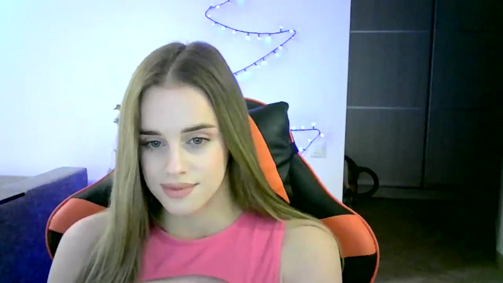 Gallery image thumbnail from JuliaWatson's myfreecams stream on, 12/17/2025, 15:56 image 14 of 20