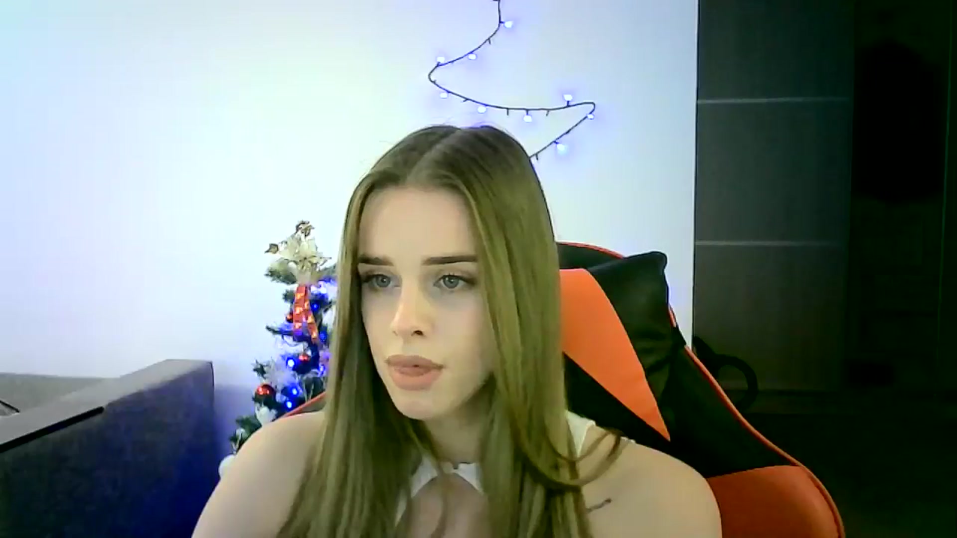 Gallery image thumbnail from JuliaWatson's myfreecams stream on, 12/18/2025, 13:22 image 9 of 20