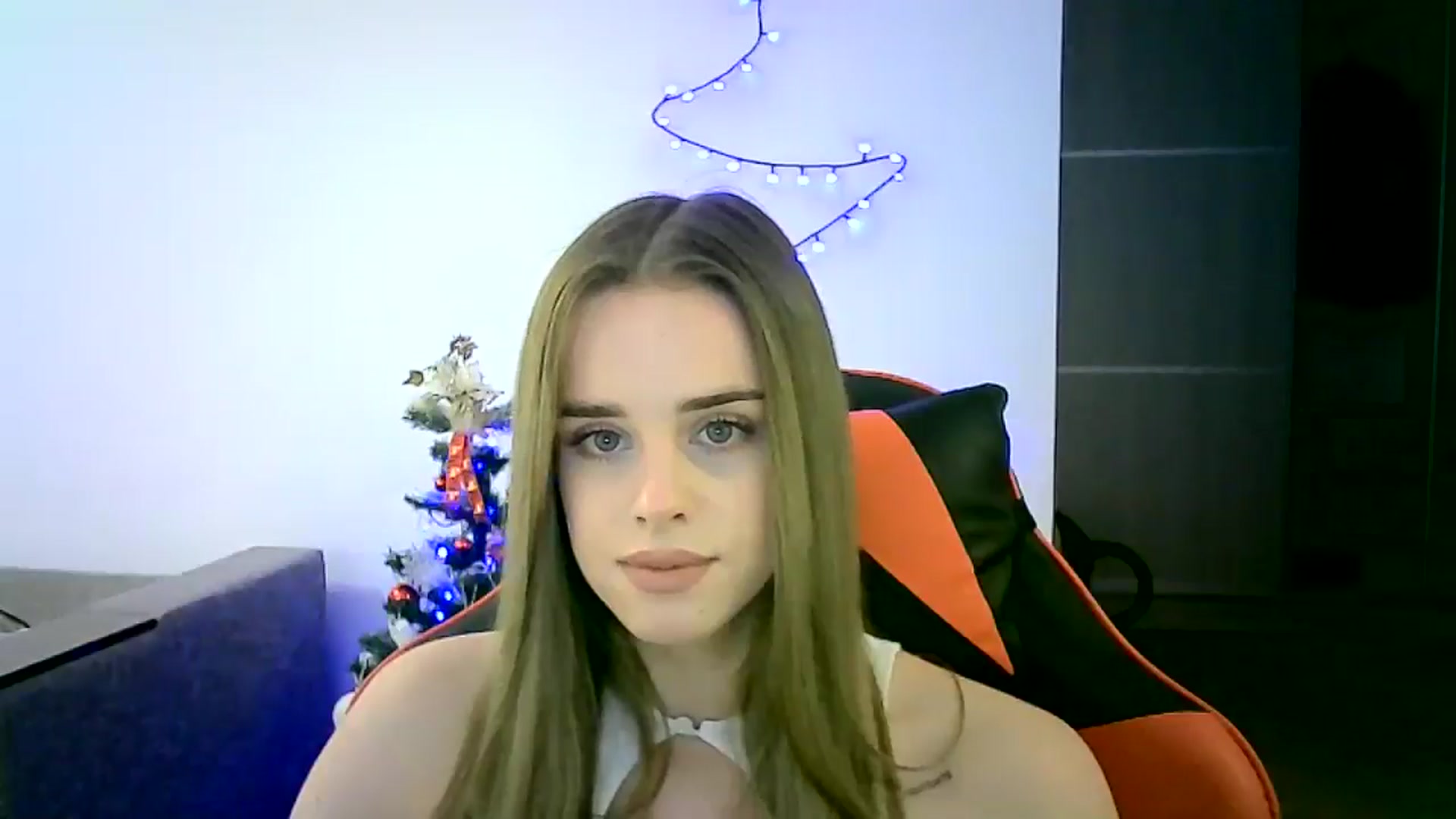 Gallery image thumbnail from JuliaWatson's myfreecams stream on, 12/18/2025, 13:22 image 19 of 20