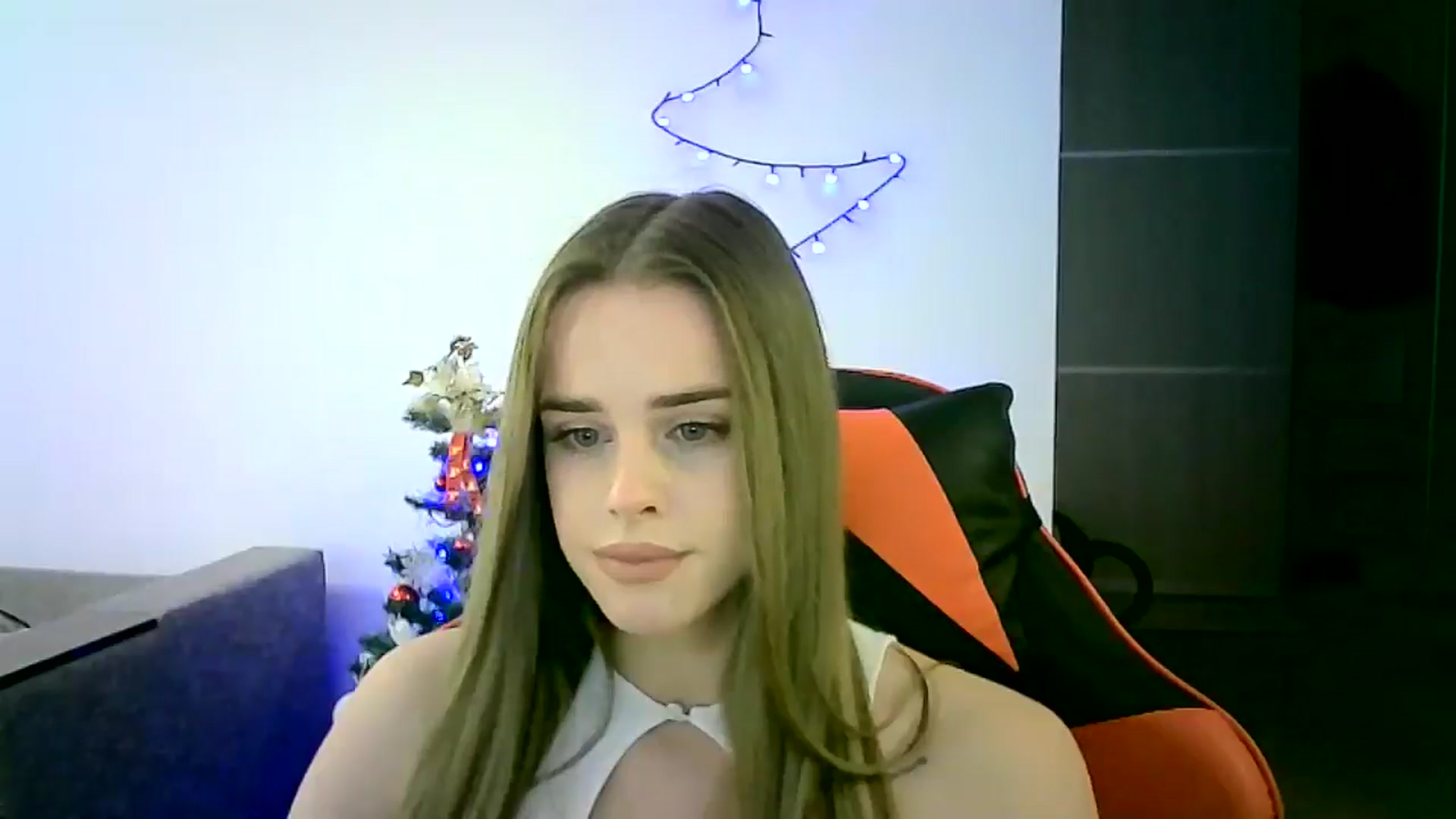 Gallery image thumbnail from JuliaWatson's myfreecams stream on, 12/18/2025, 13:22 image 10 of 20