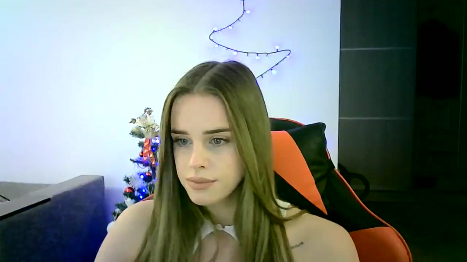 Gallery image thumbnail from JuliaWatson's myfreecams stream on, 12/18/2025, 13:22 image 7 of 20
