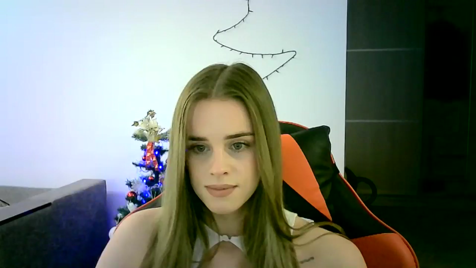 Gallery image thumbnail from JuliaWatson's myfreecams stream on, 12/18/2025, 13:22 image 17 of 20