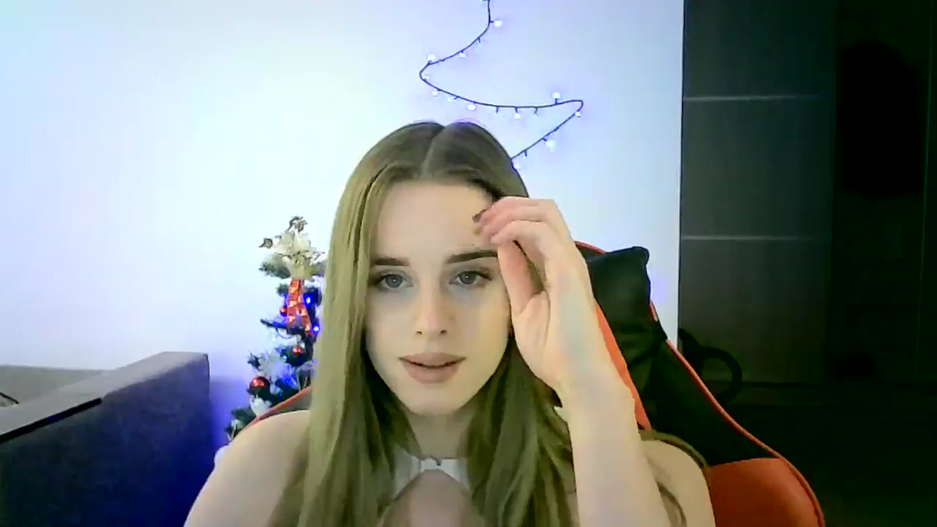 Gallery image thumbnail from JuliaWatson's myfreecams stream on, 12/18/2025, 13:22 image 15 of 20