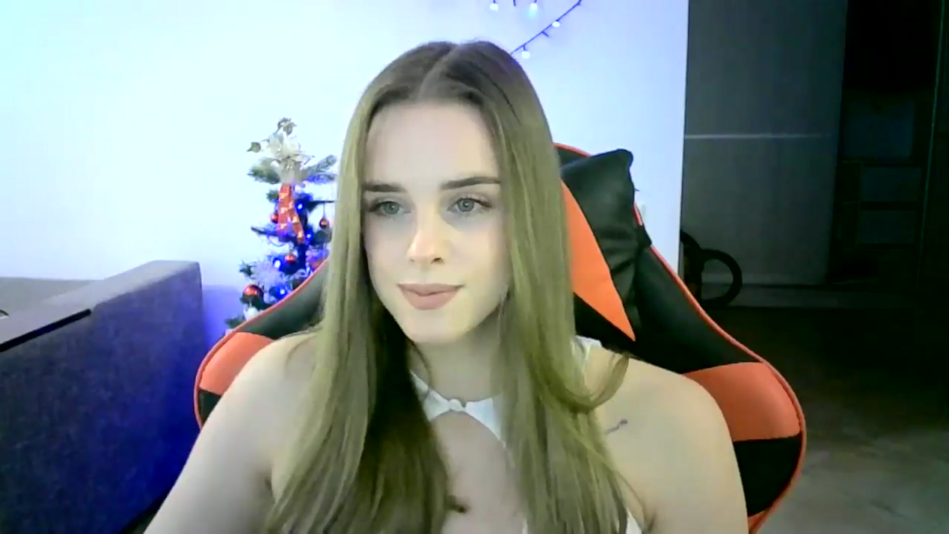 Gallery image thumbnail from JuliaWatson's myfreecams stream on, 12/18/2025, 14:08 image 17 of 20