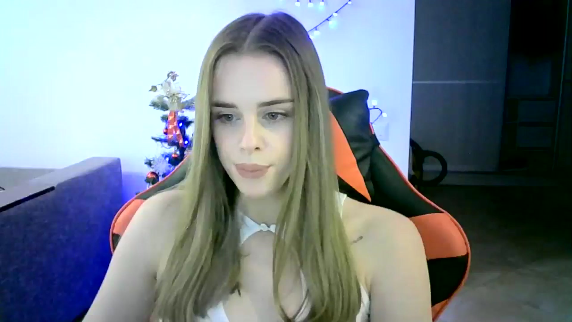 Gallery image thumbnail from JuliaWatson's myfreecams stream on, 12/18/2025, 14:08 image 11 of 20