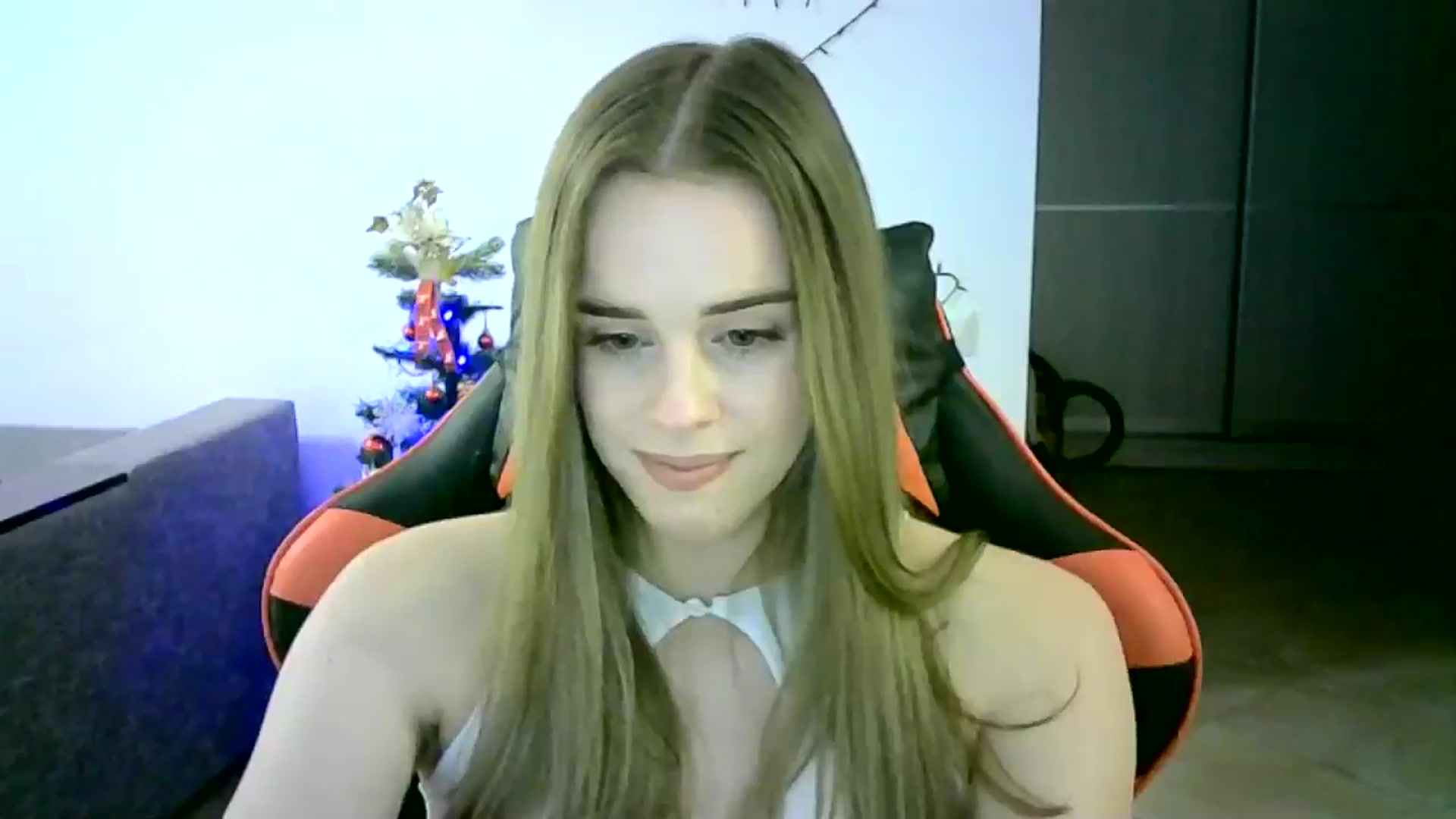 Gallery image thumbnail from JuliaWatson's myfreecams stream on, 12/18/2025, 15:03 image 13 of 20