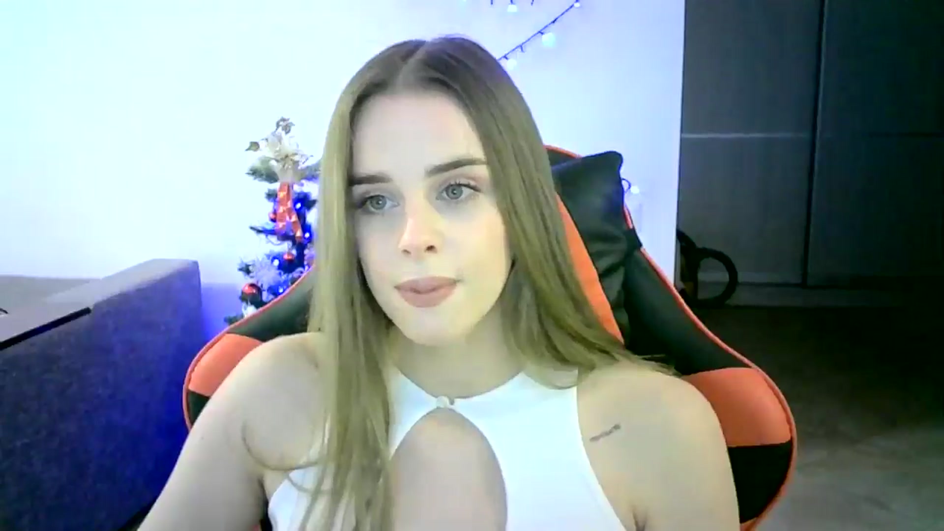 Gallery image thumbnail from JuliaWatson's myfreecams stream on, 12/18/2025, 15:03 image 4 of 20
