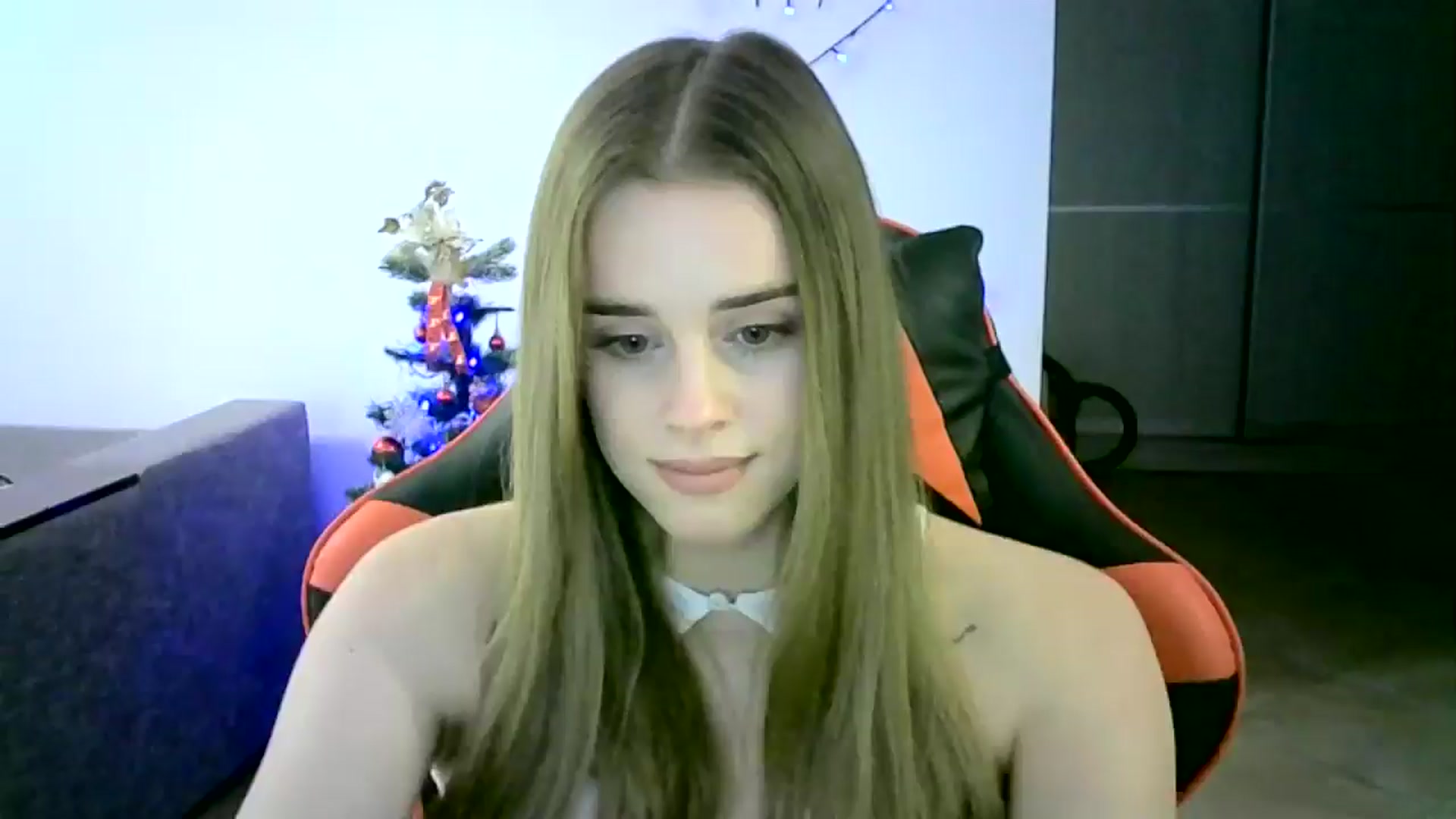 Gallery image thumbnail from JuliaWatson's myfreecams stream on, 12/18/2025, 15:03 image 1 of 20