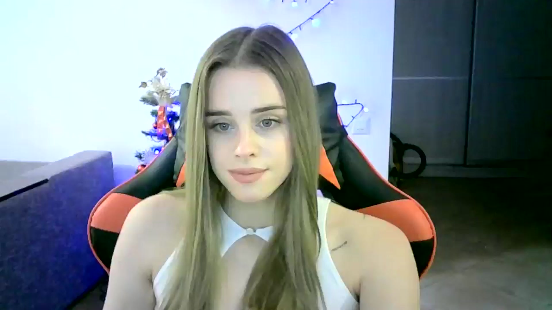 Gallery image thumbnail from JuliaWatson's myfreecams stream on, 12/18/2025, 15:39 image 10 of 20