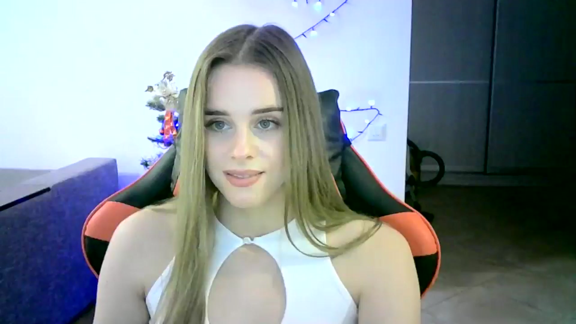 Gallery image thumbnail from JuliaWatson's myfreecams stream on, 12/18/2025, 15:39 image 14 of 20