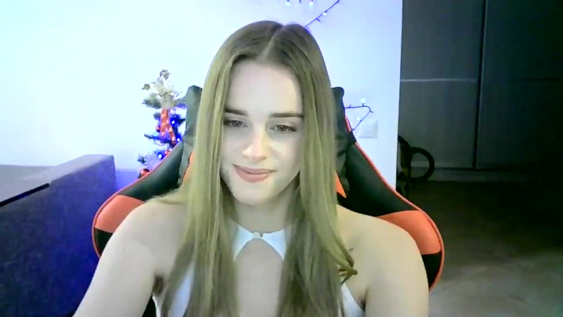 Gallery image thumbnail from JuliaWatson's myfreecams stream on, 12/18/2025, 15:39 image 11 of 20