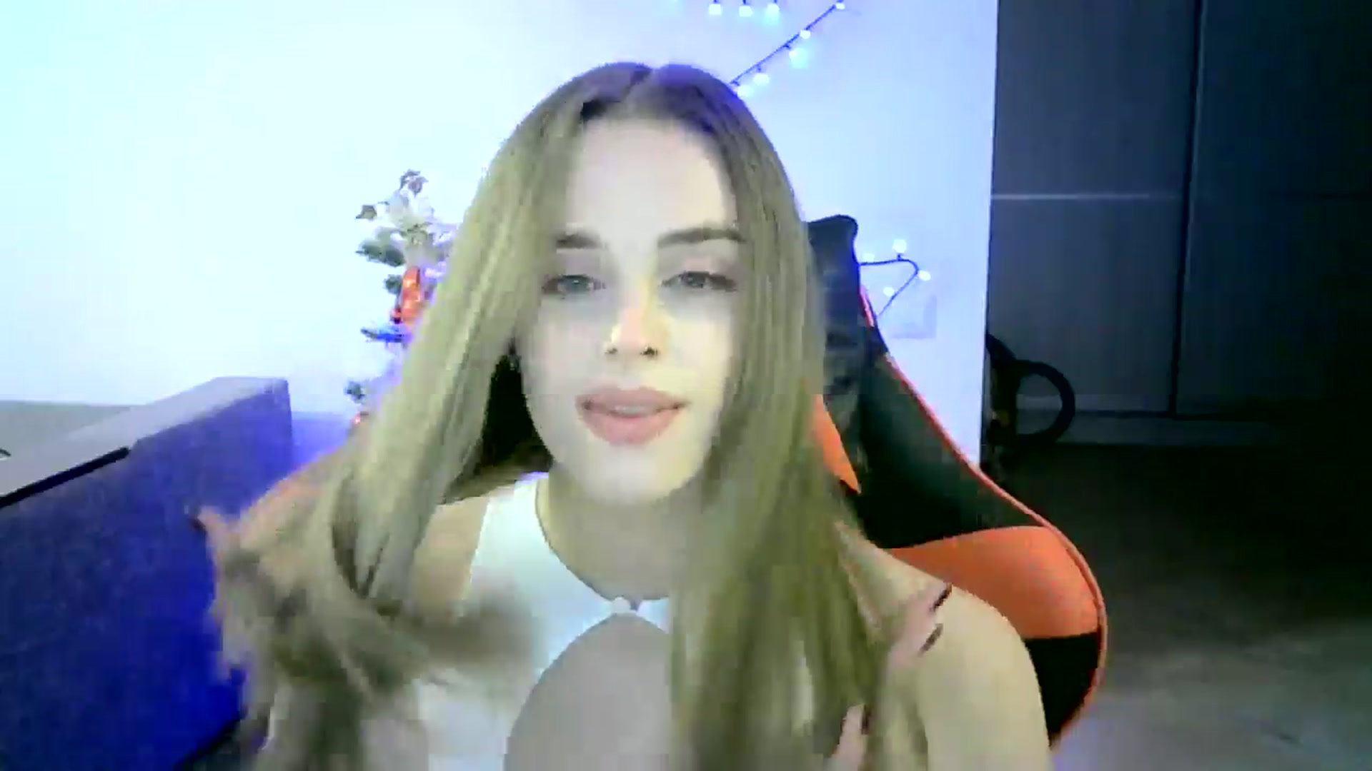 Gallery image thumbnail from JuliaWatson's myfreecams stream on, 12/18/2025, 15:39 image 15 of 20