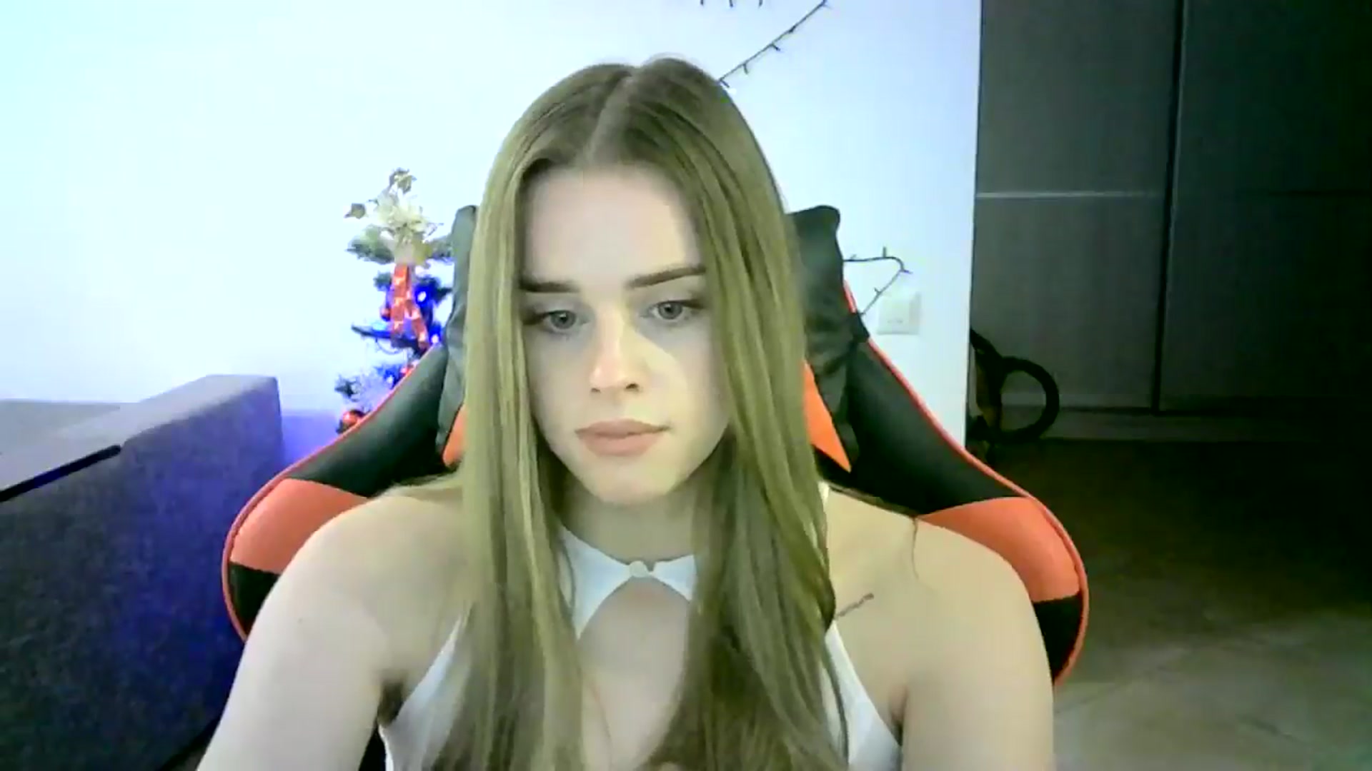 Gallery image thumbnail from JuliaWatson's myfreecams stream on, 12/18/2025, 15:39 image 8 of 20