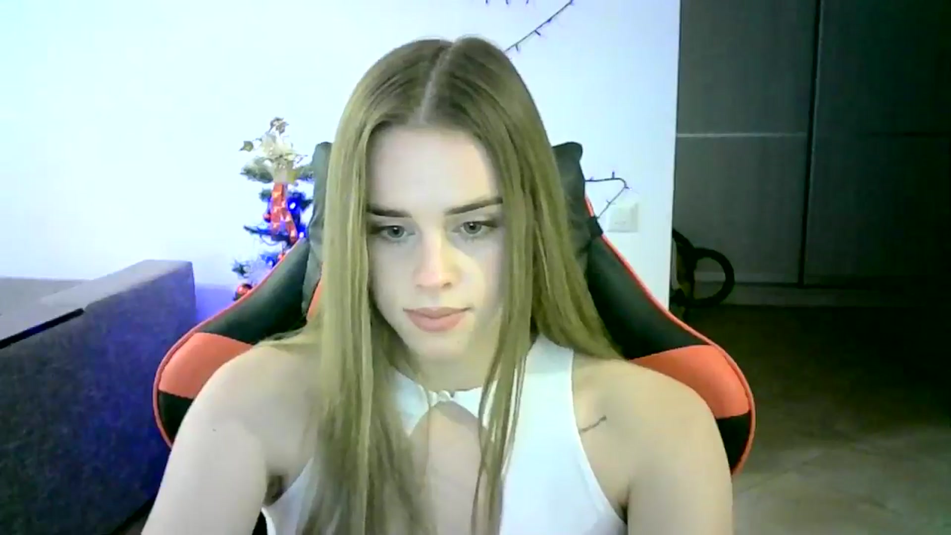 Gallery image thumbnail from JuliaWatson's myfreecams stream on, 12/18/2025, 15:39 image 6 of 20