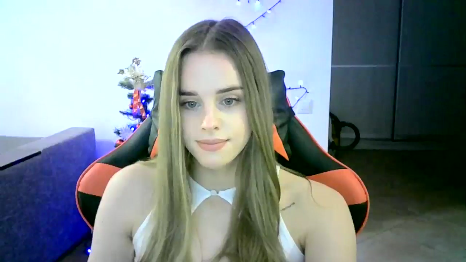 Gallery image thumbnail from JuliaWatson's myfreecams stream on, 12/18/2025, 15:39 image 7 of 20