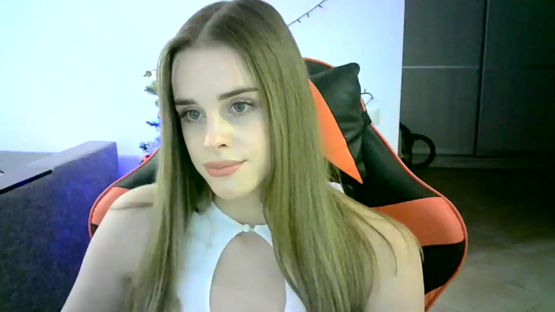 Gallery image thumbnail from JuliaWatson's myfreecams stream on, 12/18/2025, 16:21 image 15 of 20