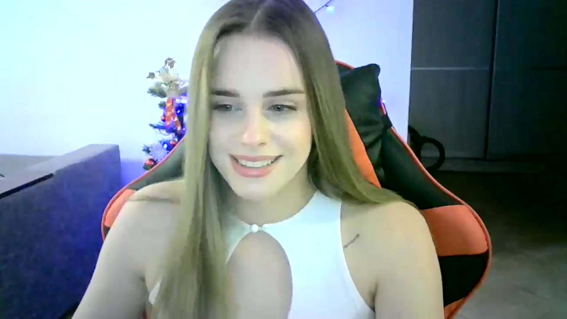 Gallery image thumbnail from JuliaWatson's myfreecams stream on, 12/18/2025, 16:21 image 13 of 20