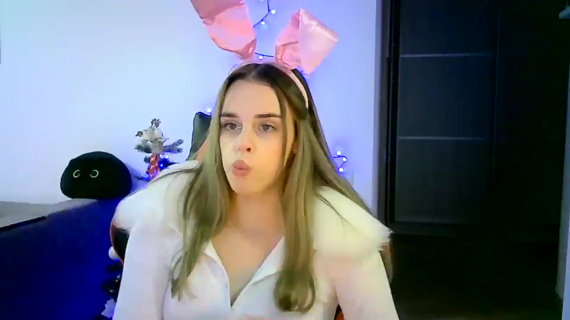 Gallery image thumbnail from JuliaWatson's myfreecams stream on, 12/21/2025, 22:55 image 11 of 20
