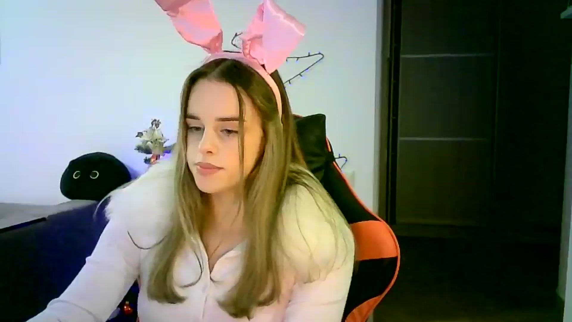 Gallery image thumbnail from JuliaWatson's myfreecams stream on, 12/21/2025, 22:55 image 2 of 20