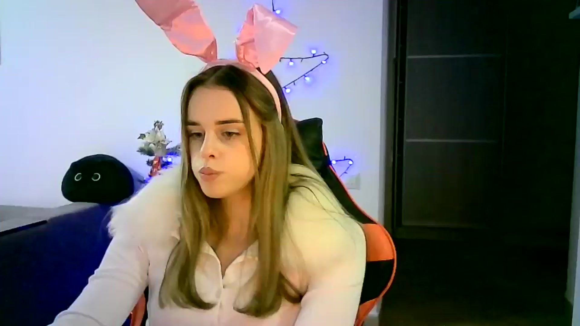 Gallery image thumbnail from JuliaWatson's myfreecams stream on, 12/21/2025, 22:55 image 10 of 20