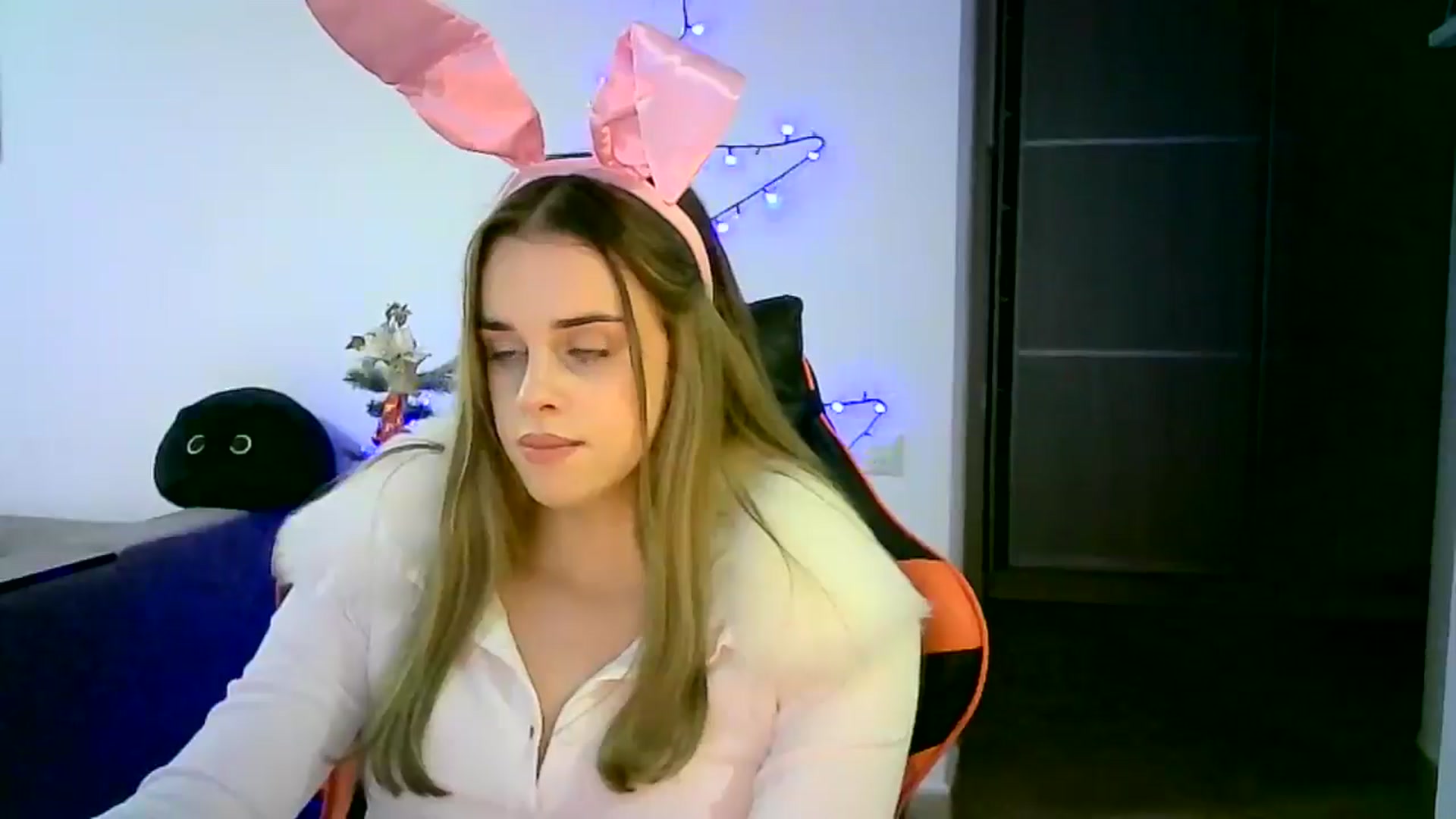 Gallery image thumbnail from JuliaWatson's myfreecams stream on, 12/21/2025, 22:55 image 16 of 20