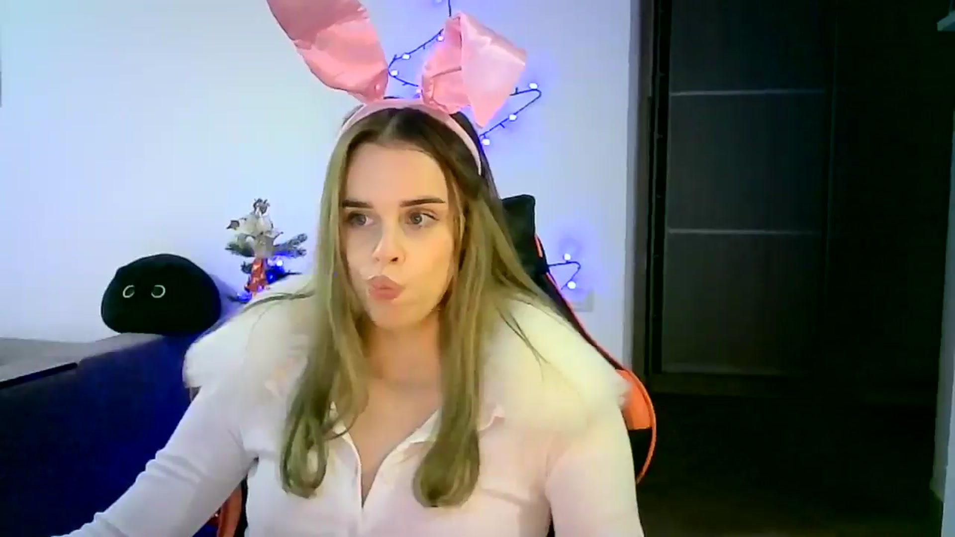 Gallery image thumbnail from JuliaWatson's myfreecams stream on, 12/21/2025, 22:55 image 14 of 20