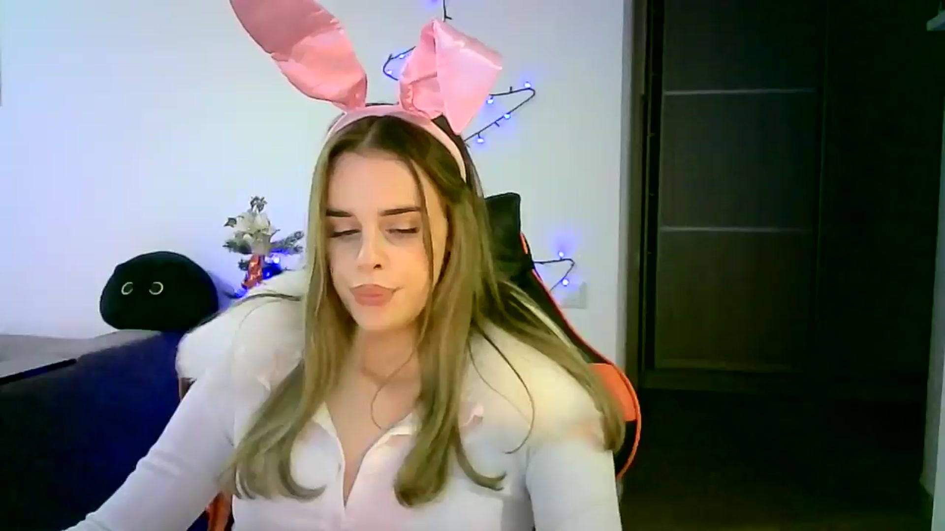 Gallery image thumbnail from JuliaWatson's myfreecams stream on, 12/21/2025, 22:55 image 20 of 20