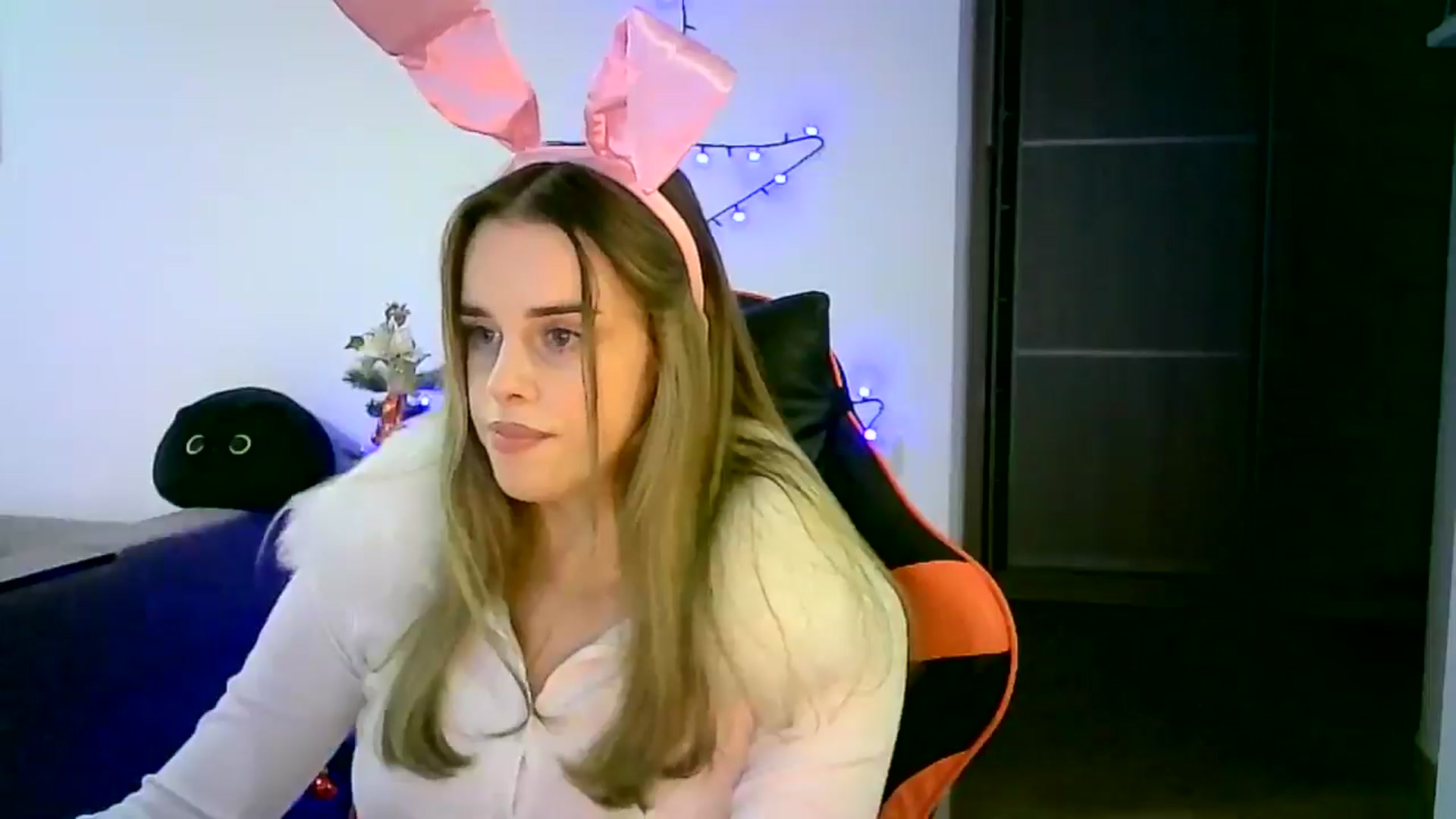 Gallery image thumbnail from JuliaWatson's myfreecams stream on, 12/21/2025, 22:55 image 3 of 20