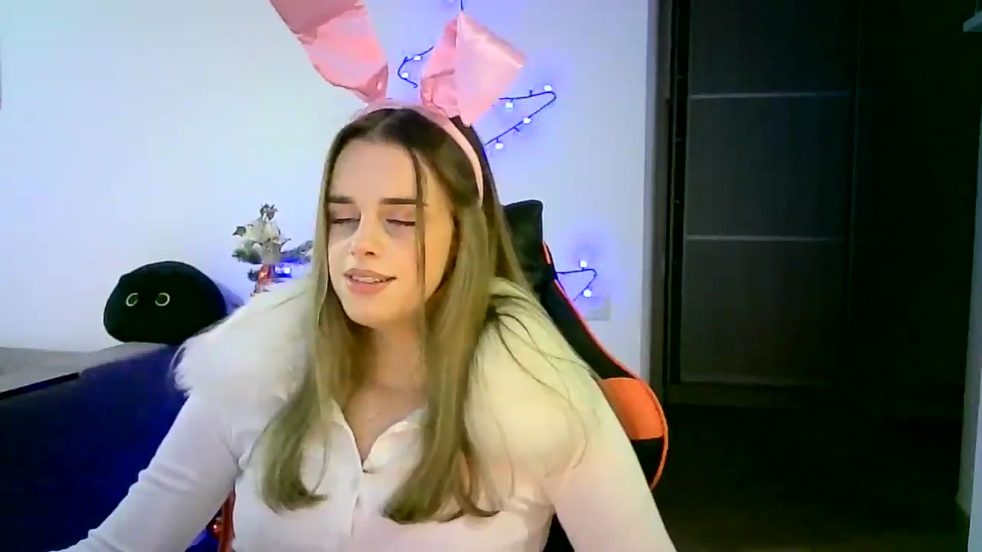 Gallery image thumbnail from JuliaWatson's myfreecams stream on, 12/21/2025, 22:55 image 6 of 20