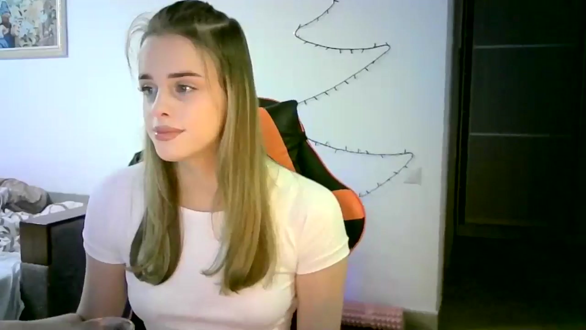 Gallery image thumbnail from JuliaWatson's myfreecams stream on, 12/22/2025, 15:43 image 17 of 20