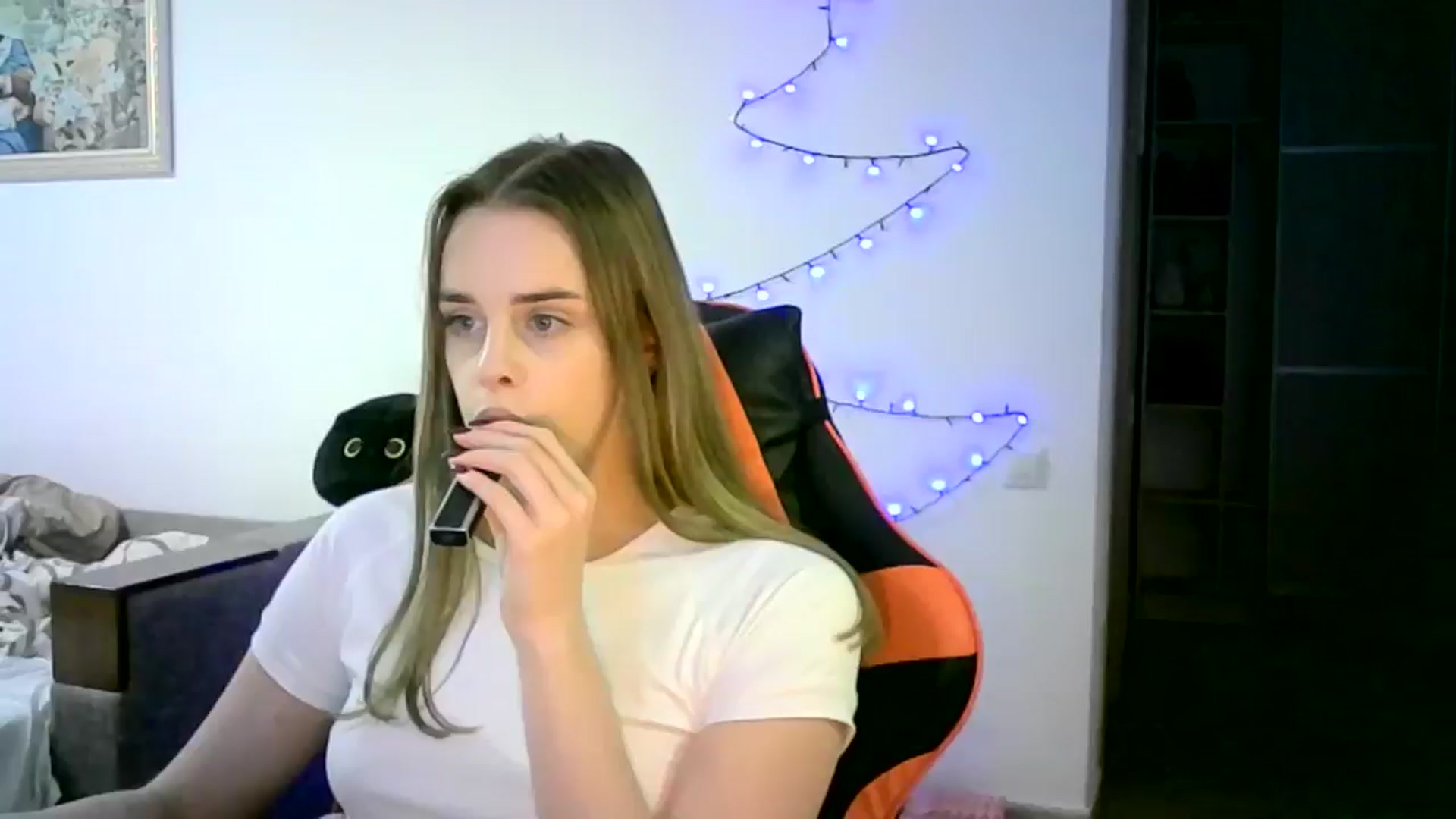 Gallery image thumbnail from JuliaWatson's myfreecams stream on, 12/22/2025, 18:01 image 1 of 20