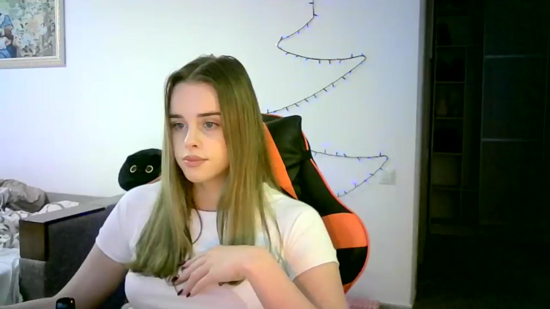 Gallery image thumbnail from JuliaWatson's myfreecams stream on, 12/22/2025, 18:01 image 10 of 20