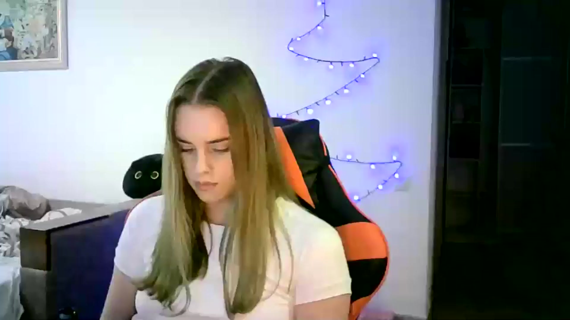 Gallery image thumbnail from JuliaWatson's myfreecams stream on, 12/22/2025, 18:01 image 19 of 20