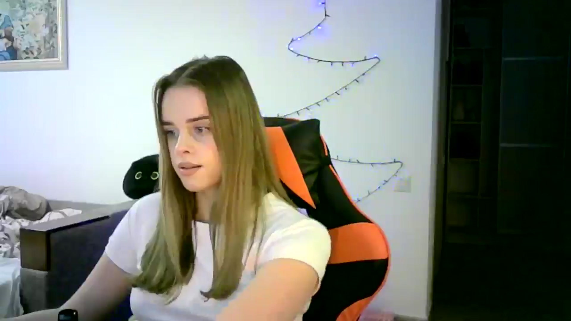Gallery image thumbnail from JuliaWatson's myfreecams stream on, 12/22/2025, 18:01 image 11 of 20